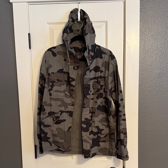 Oakley Other - Amazing Oakley camouflage jacket size Medium.